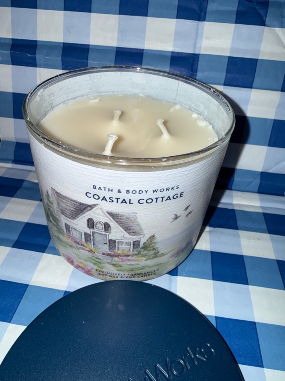 Coastal cottage candle